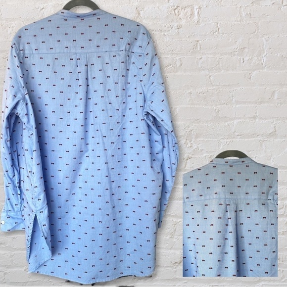 Gap XL blue button down with textured pattern. Curved hem, long sleeves - Picture 2 of 8